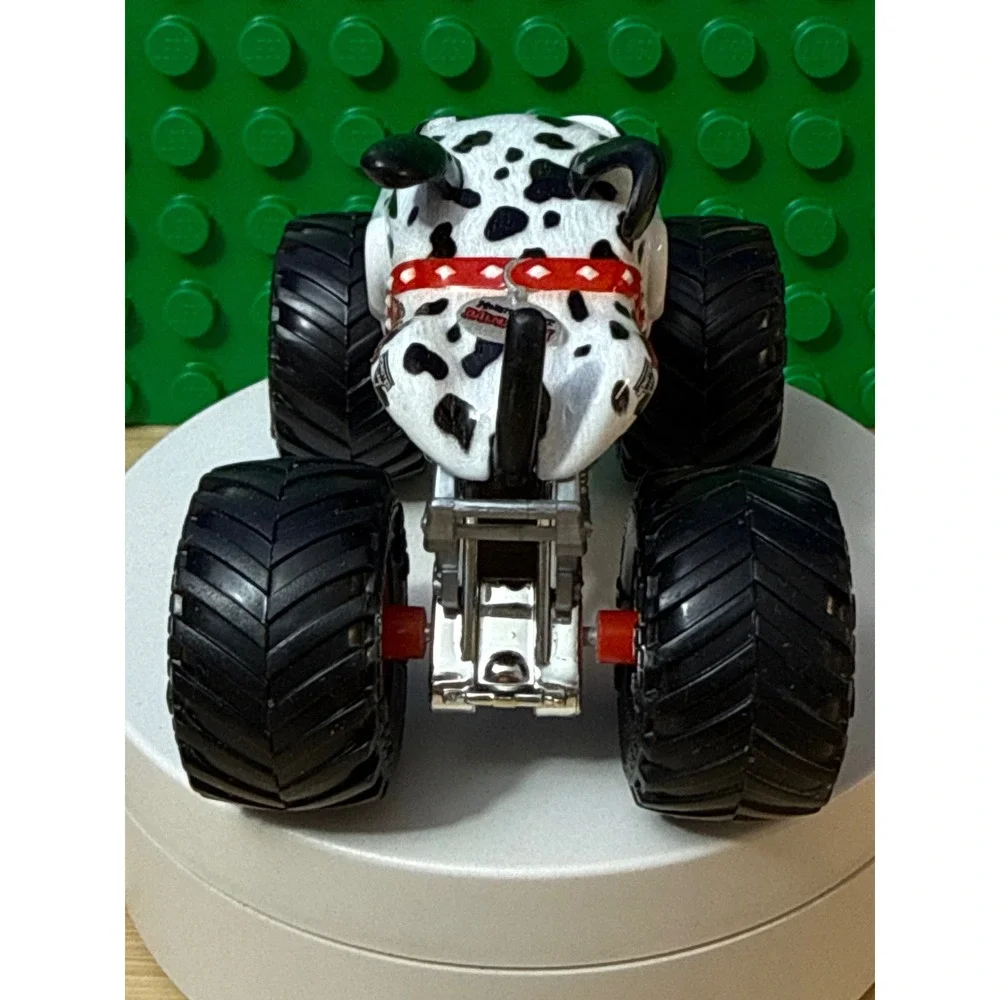 Monster Jam Monster Mutt Dalmatian Diecast Truck White Black 1:64 Scale
